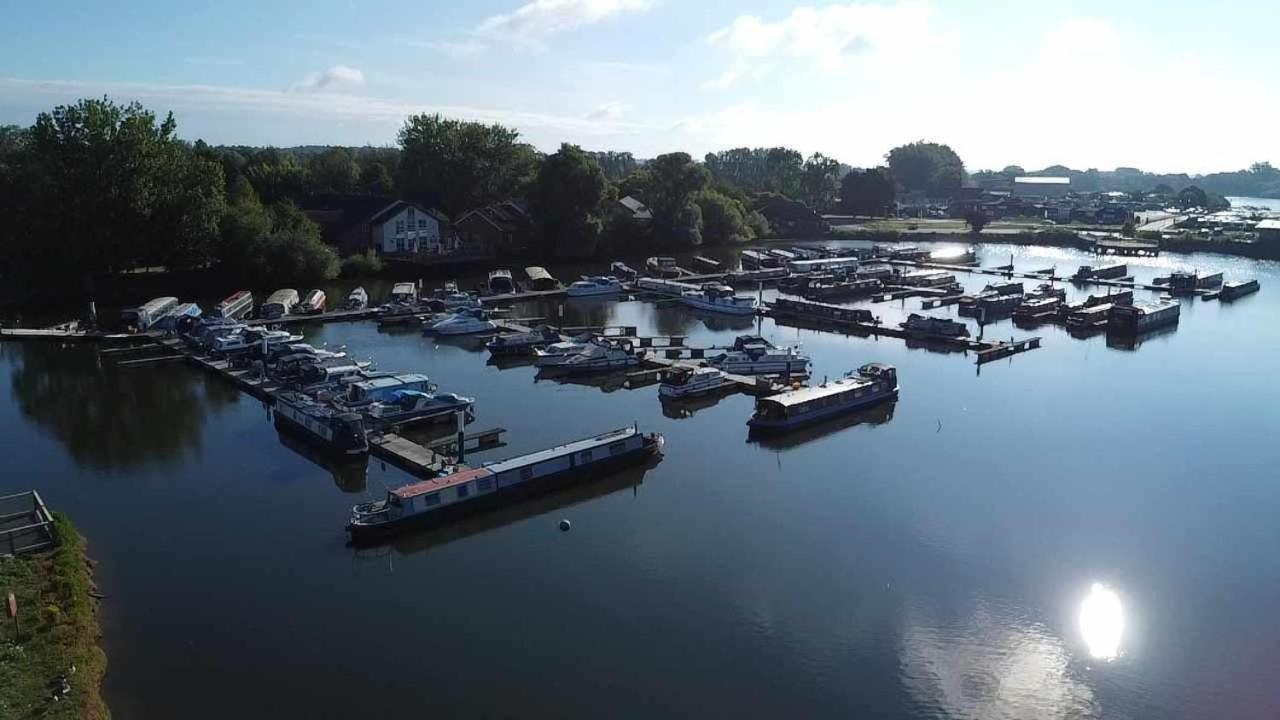 Holiday home Elegant 2 Bed 1 And Half Bath Caravan In Village *