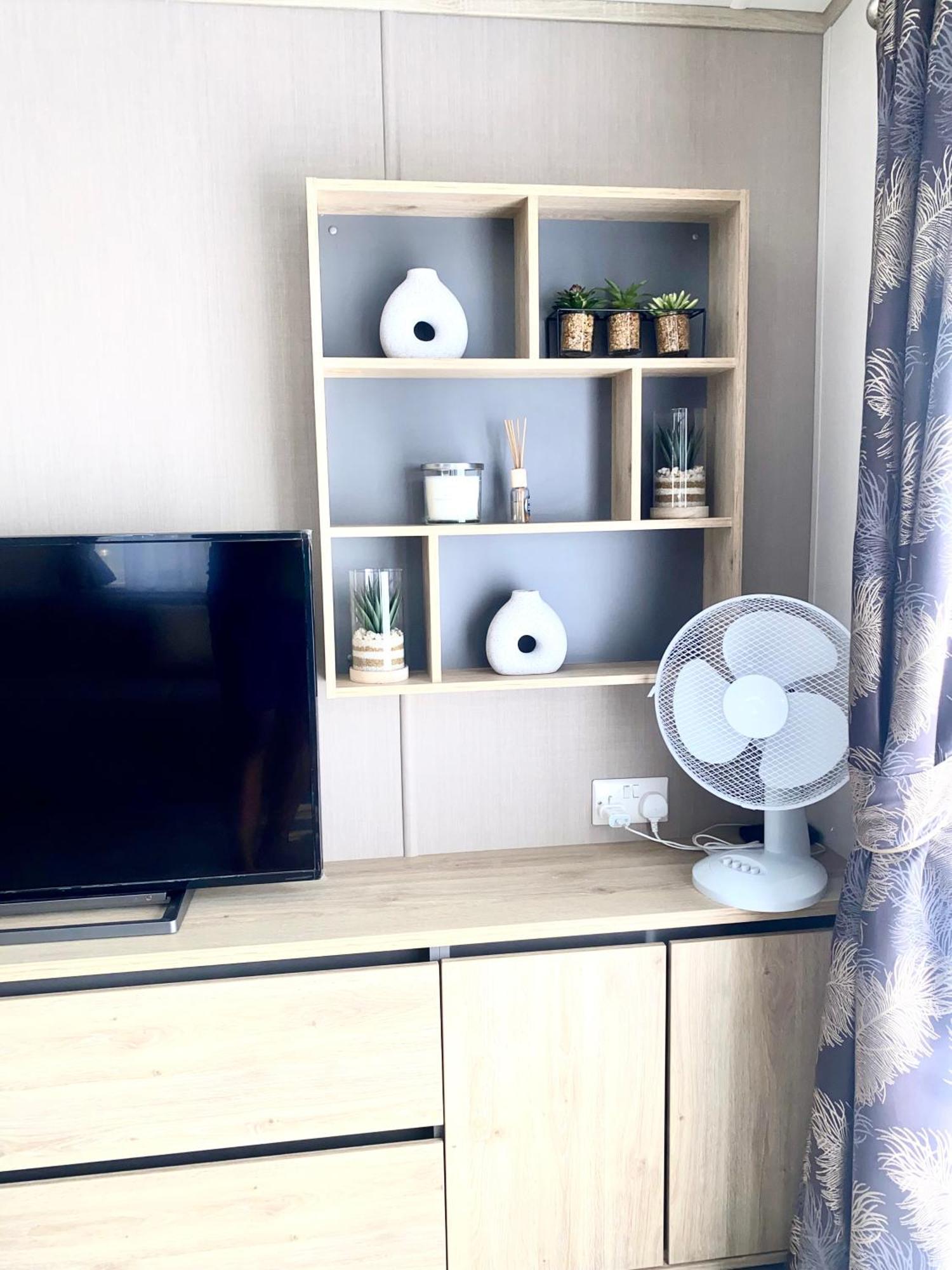 Holiday home Elegant 2 Bed 1 And Half Bath Caravan In Village