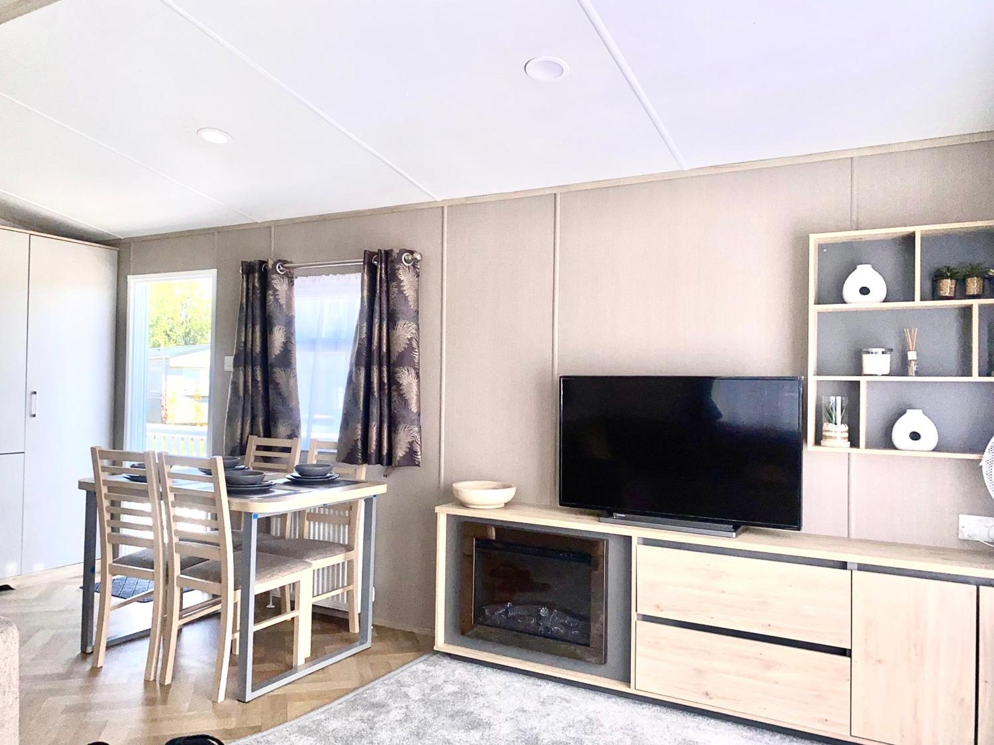 Holiday home Elegant 2 Bed 1 And Half Bath Caravan In Village
